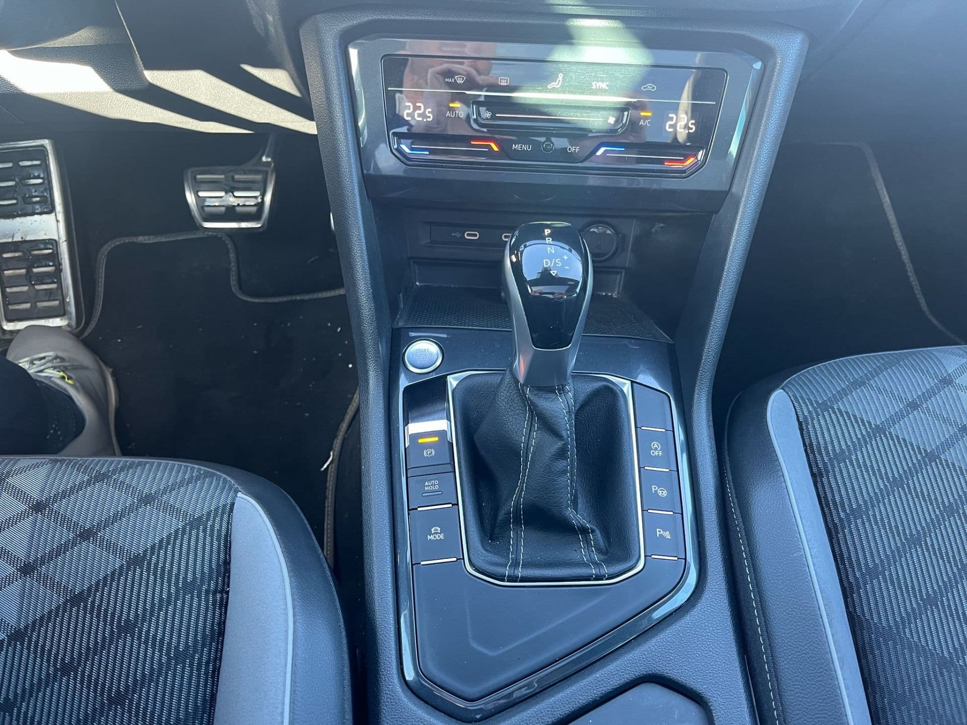 VOLKSWAGEN tiguan