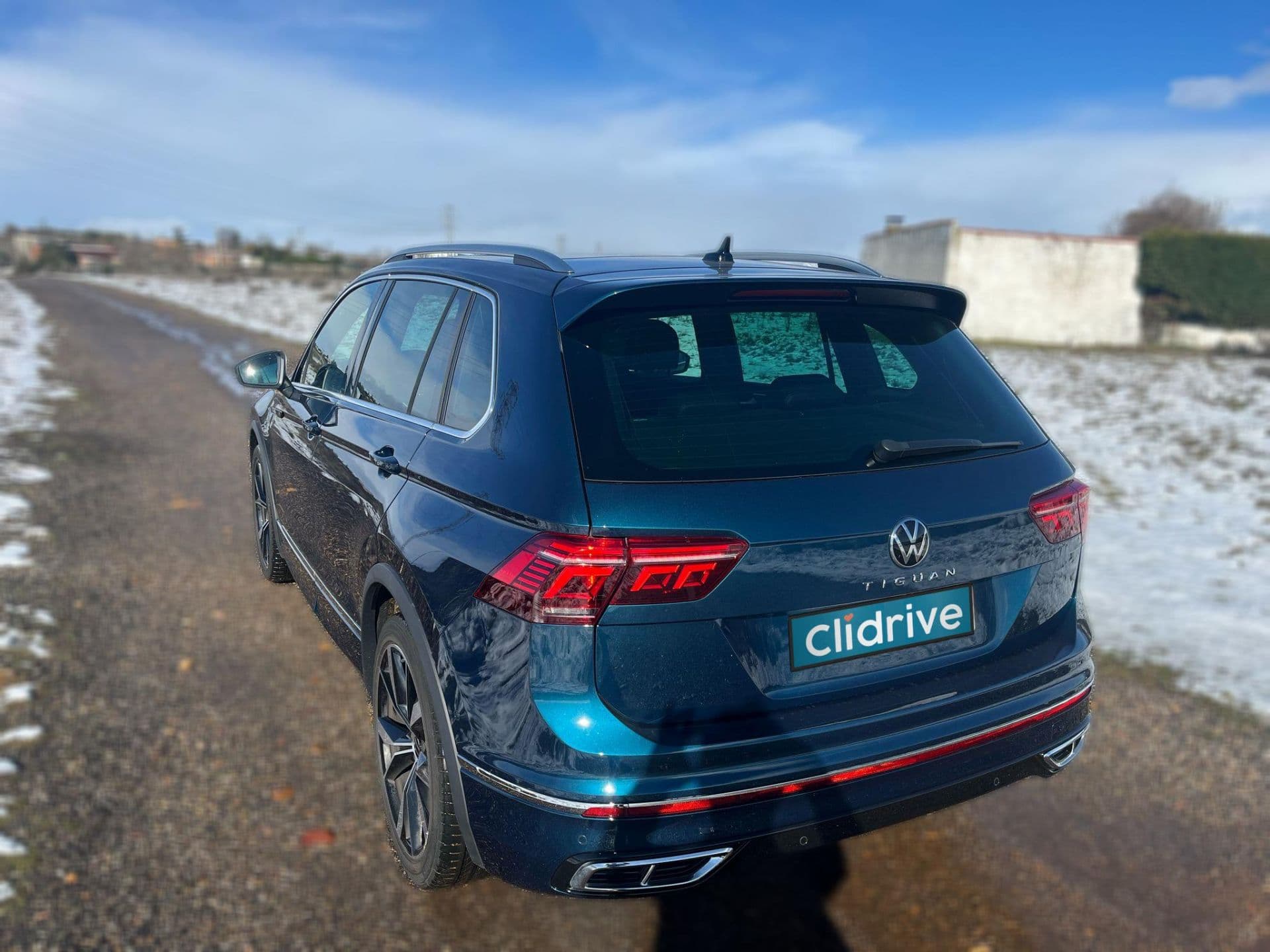 VOLKSWAGEN tiguan