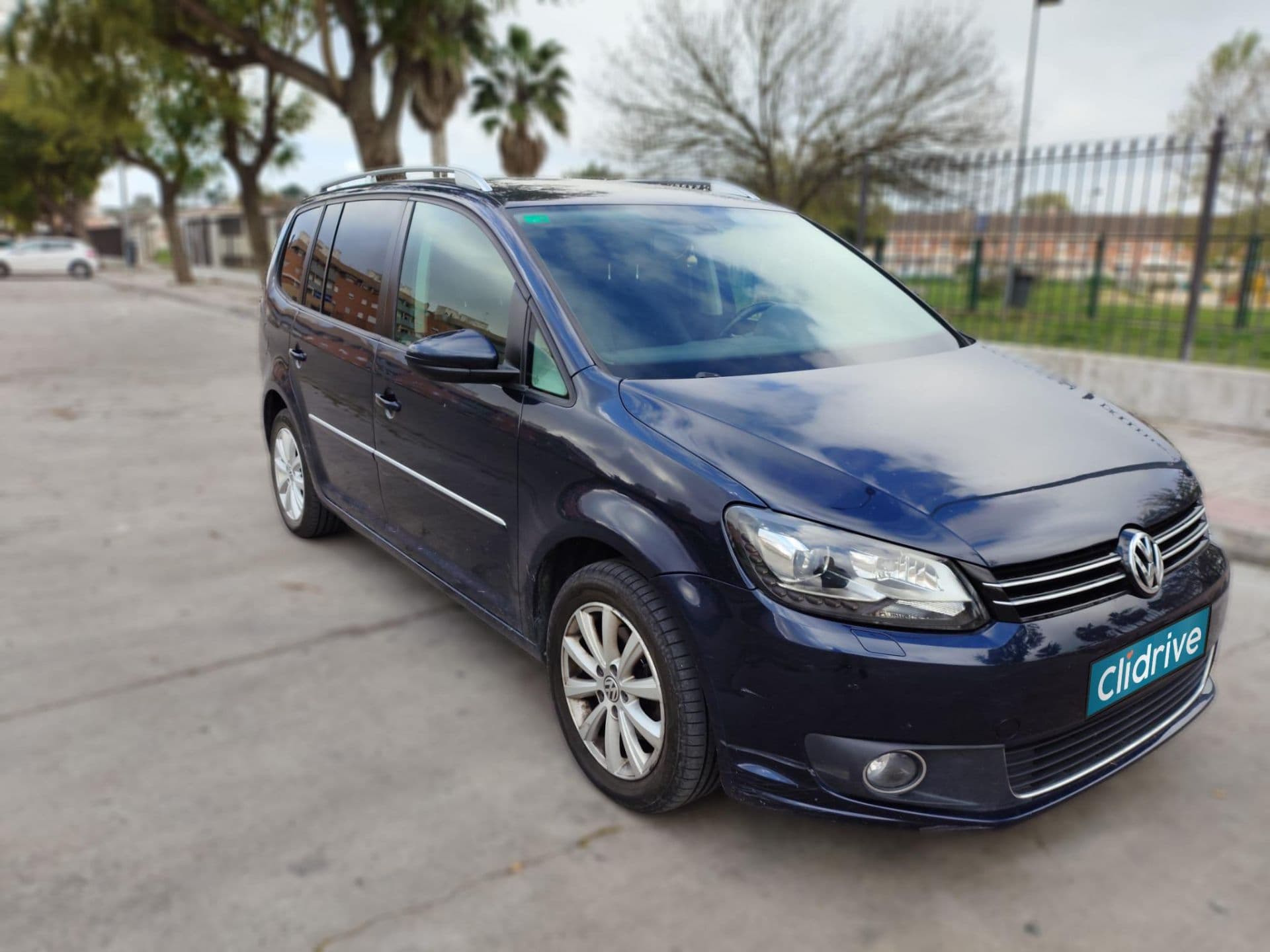 VOLKSWAGEN touran