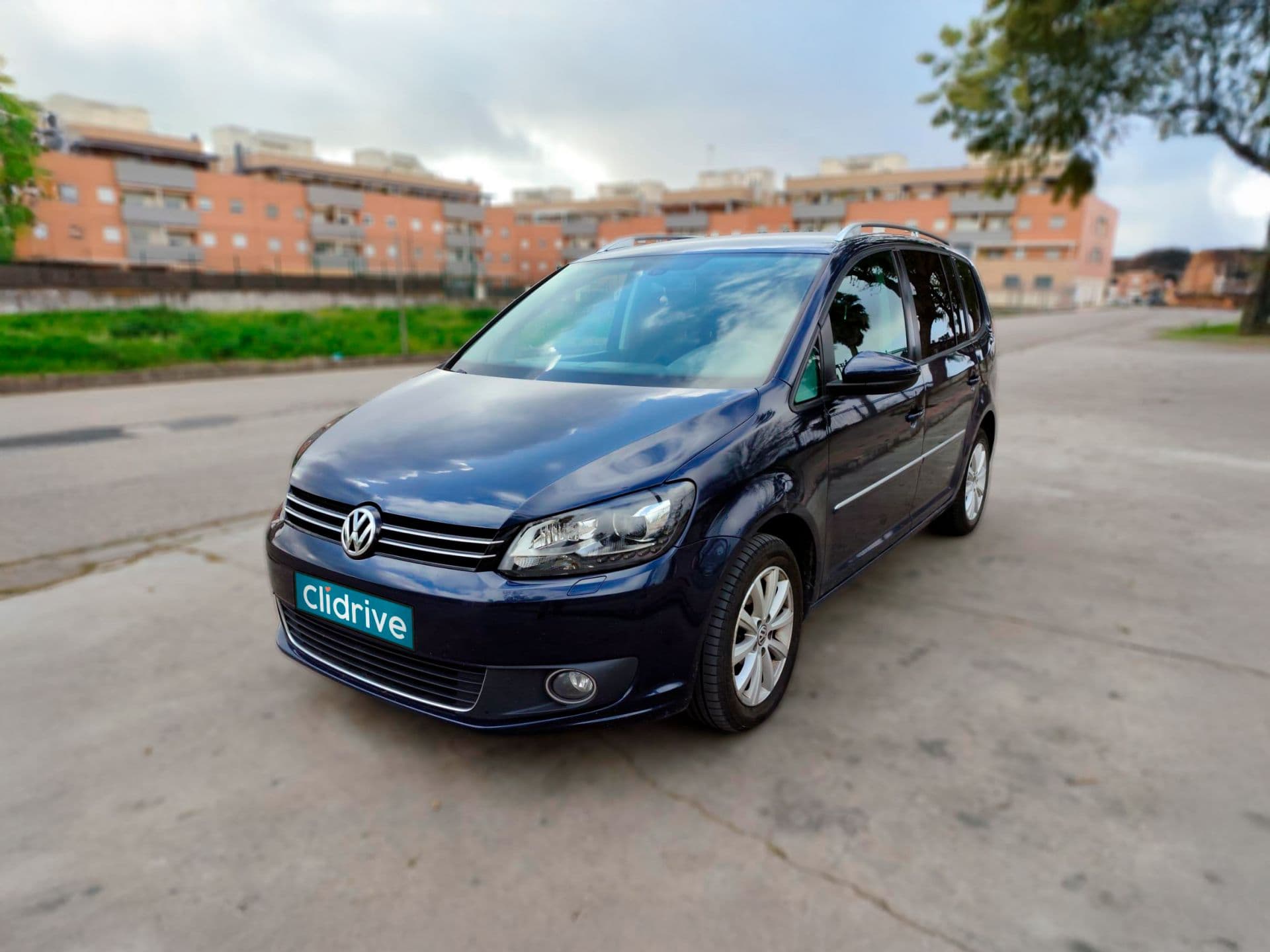 VOLKSWAGEN touran