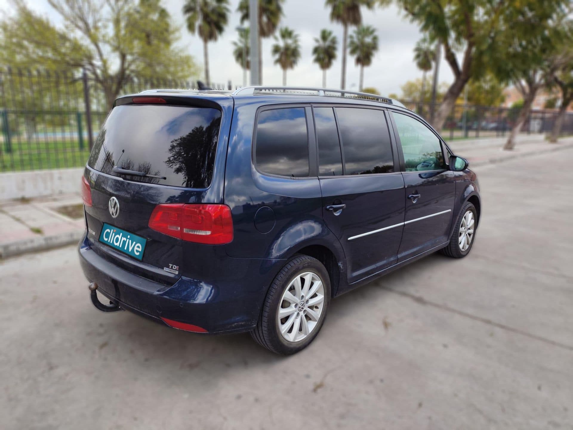 VOLKSWAGEN touran