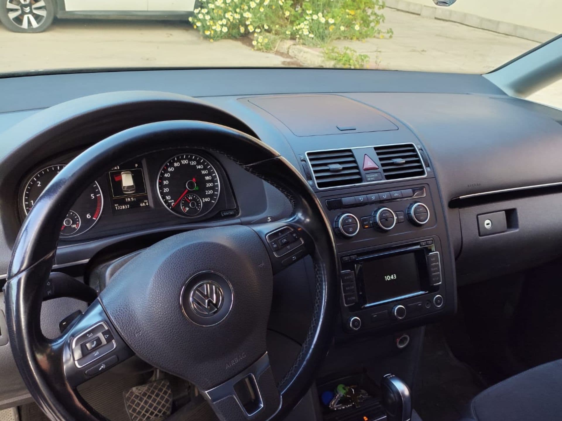 VOLKSWAGEN touran