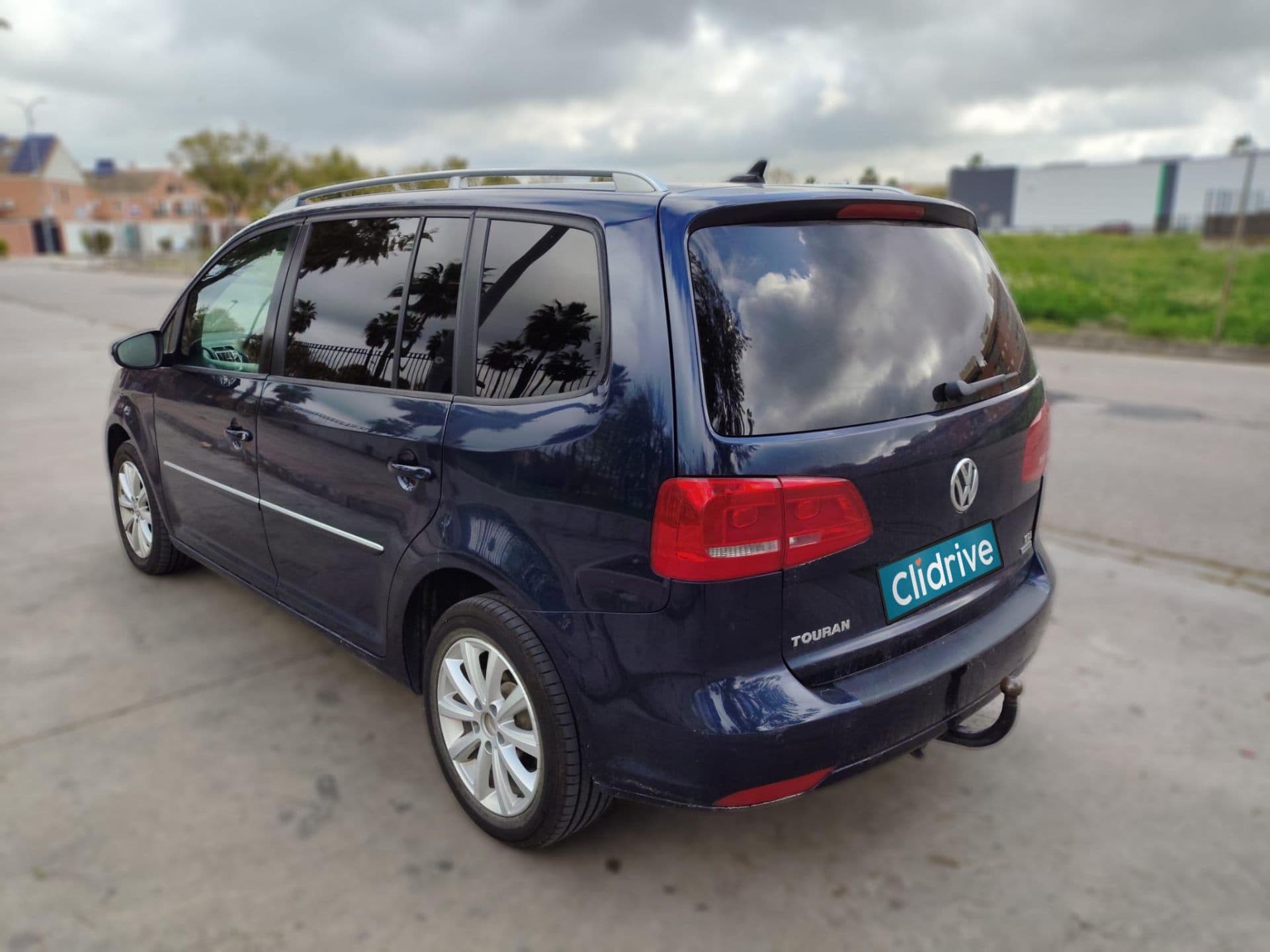 VOLKSWAGEN touran