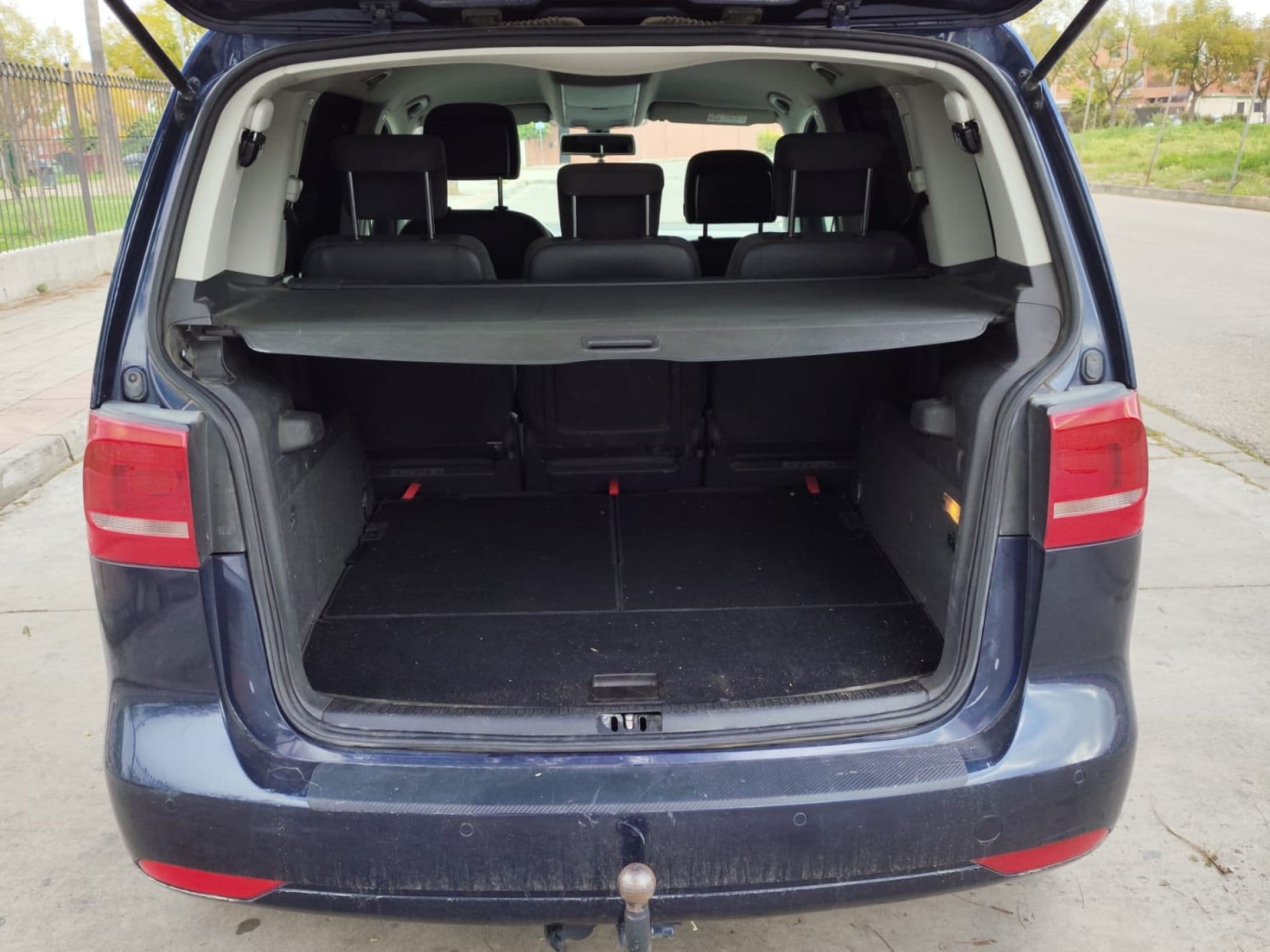 VOLKSWAGEN touran