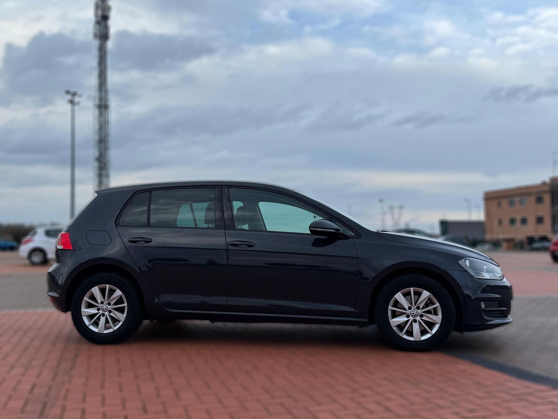 VOLKSWAGEN golf