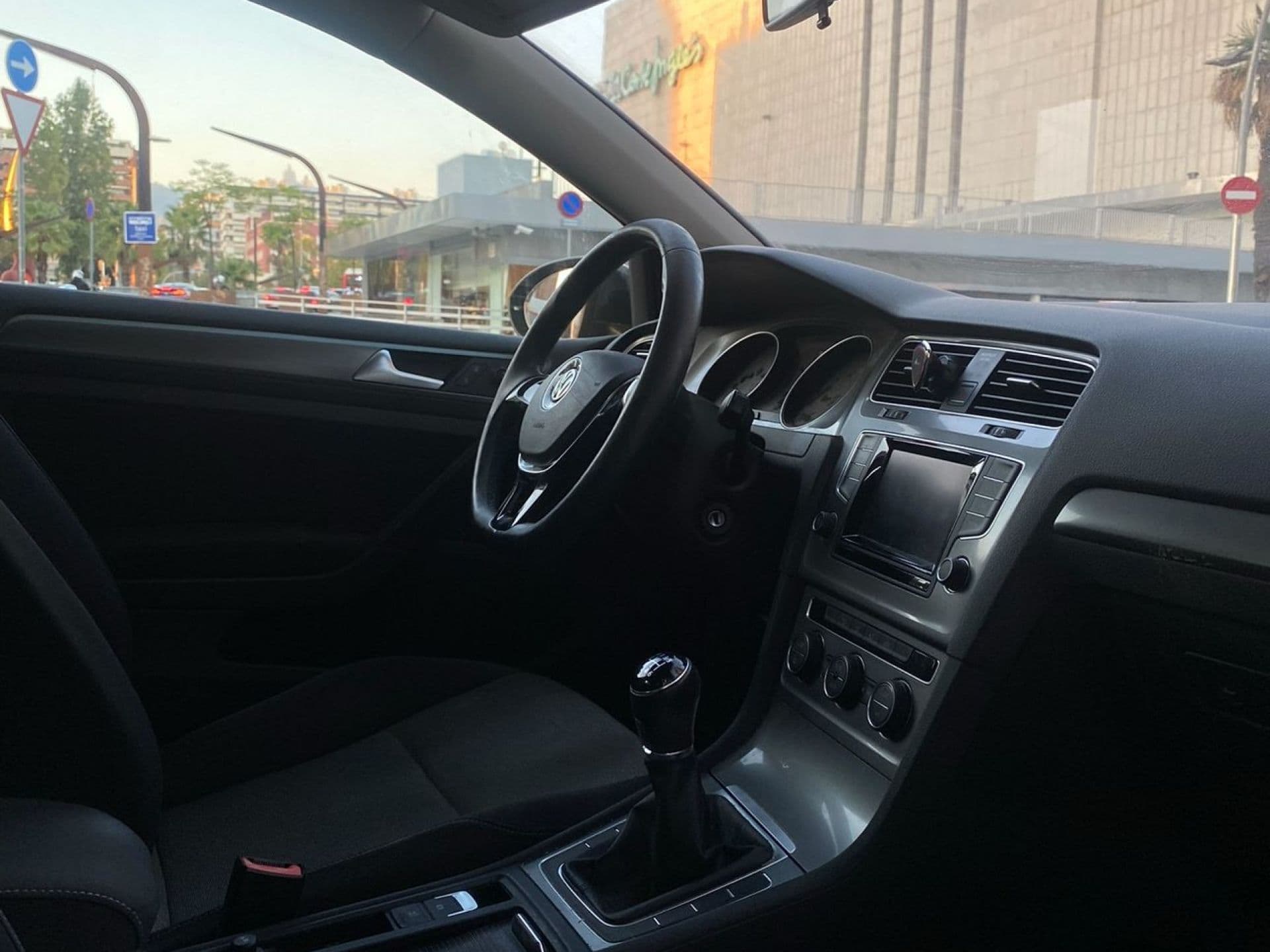 VOLKSWAGEN golf